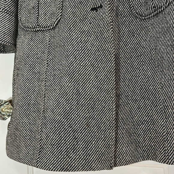 Wool coat with charming bunny appliqué back. Upcycled into fabulousness! Size 4 - Picture 9 of 12